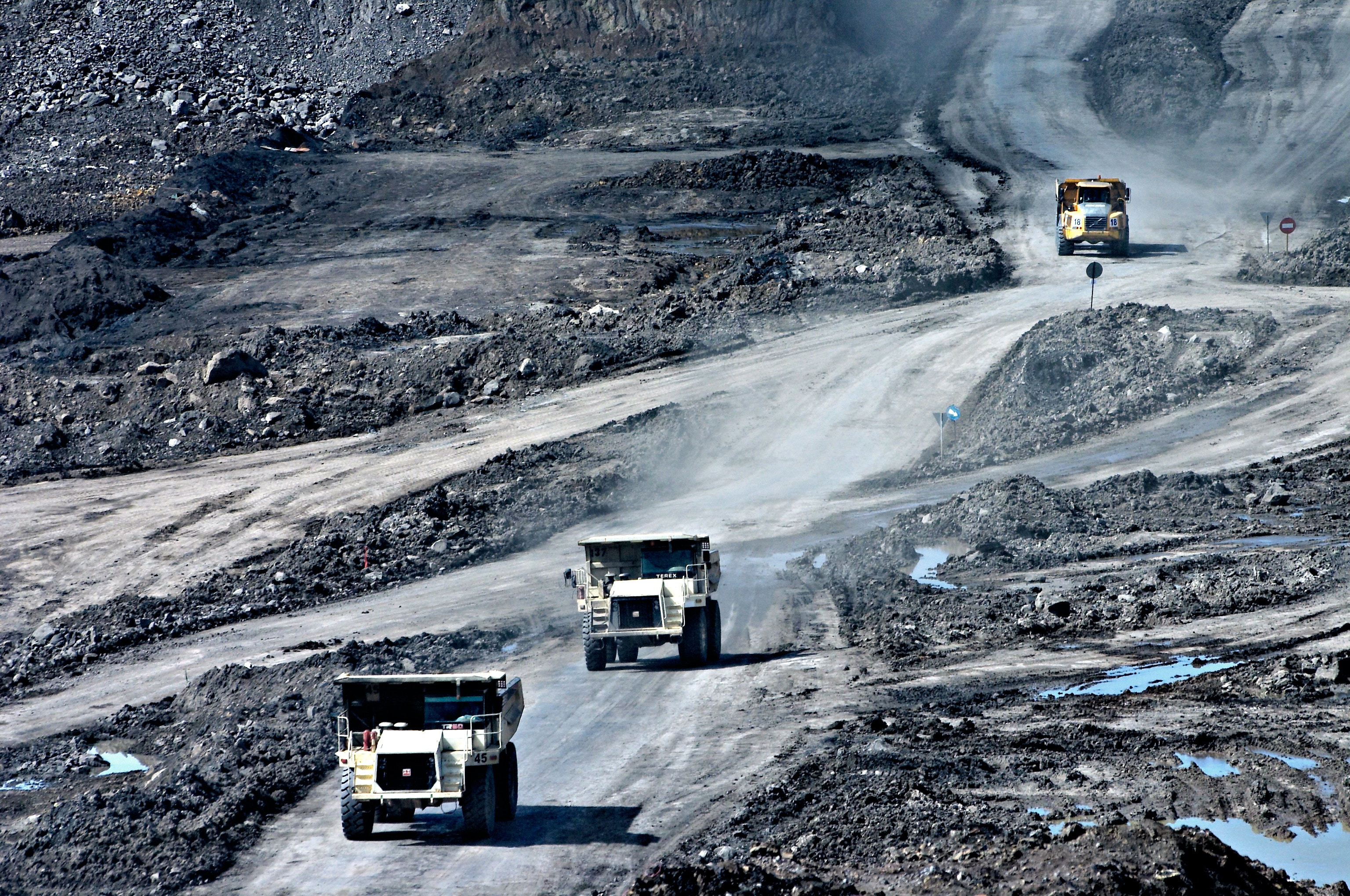 Отрасль добычи угля. Горнодобывающая промышленность Айдахо. Угольная промышленность. Добыча угля. Угольный разрез.